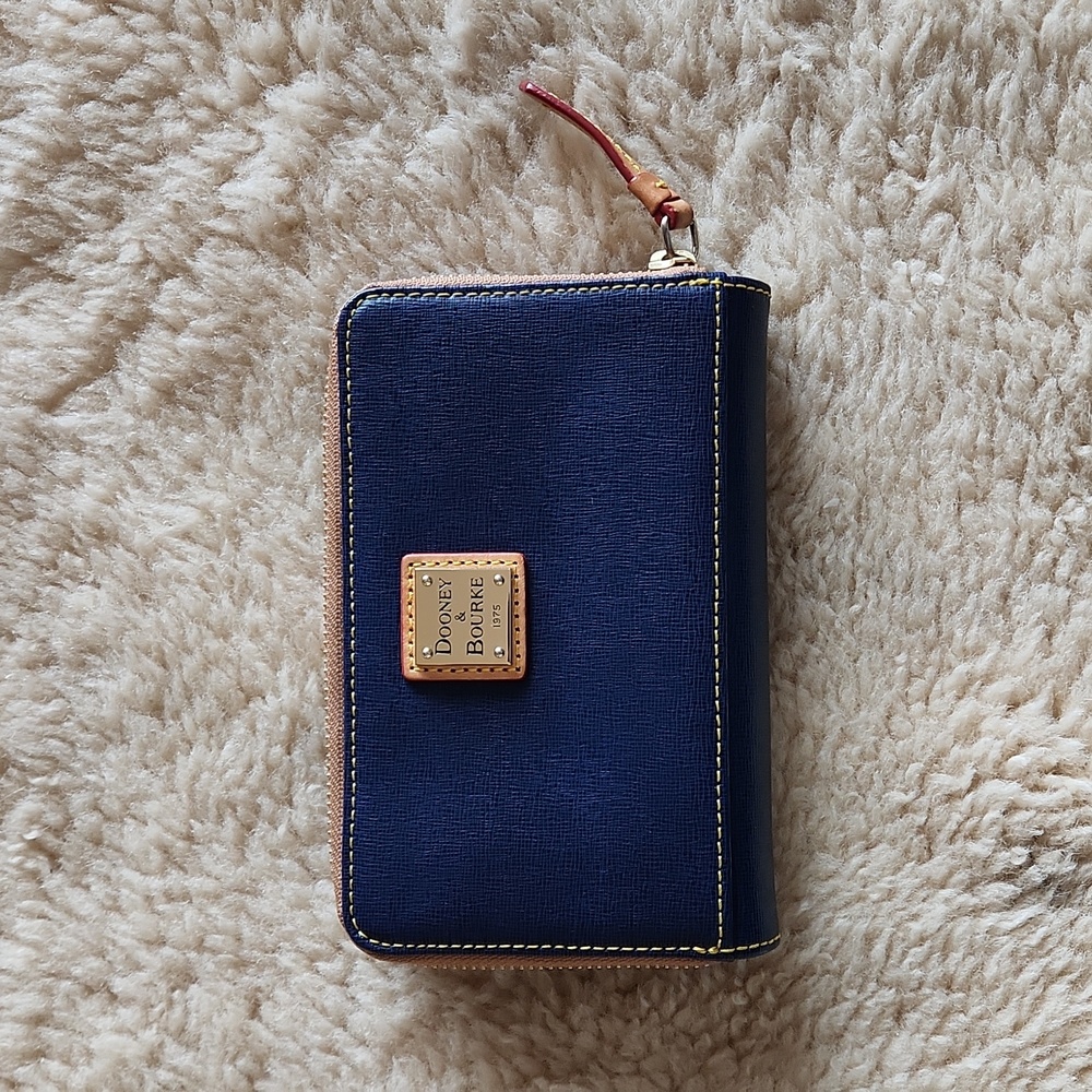 Beautiful Dooney & Bourke Denim Blue Leather Multi-pocket Wallet or Clutch 💙
